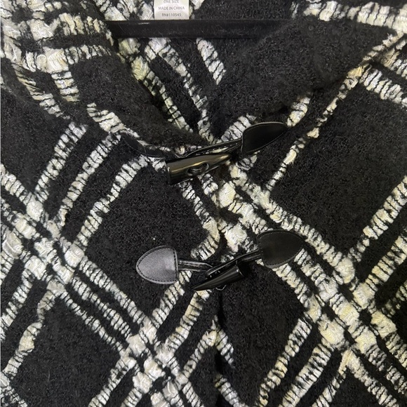 Marcus Adler New York Shawl Wrap Scarf Soft Woven Fringe Black White One Size - Picture 4 of 8